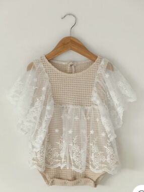 Cream Lace Flutter-Sleeve Baby One-Piece Bodysuit